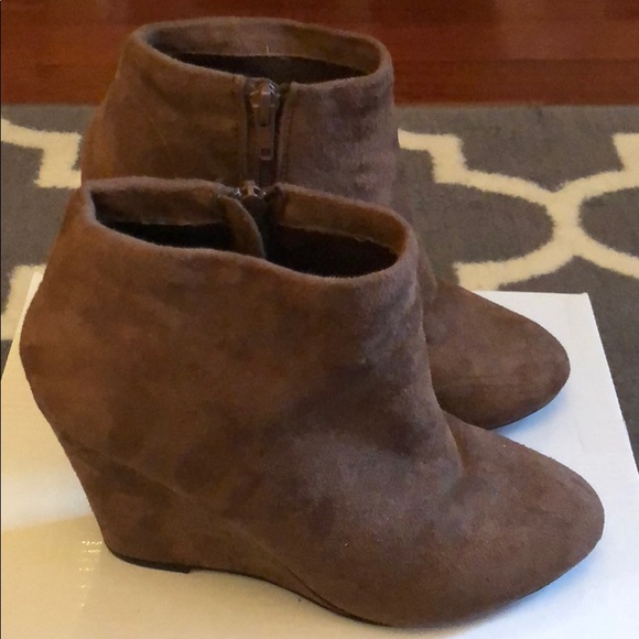 Suede wedged booties - Picture 2 of 4